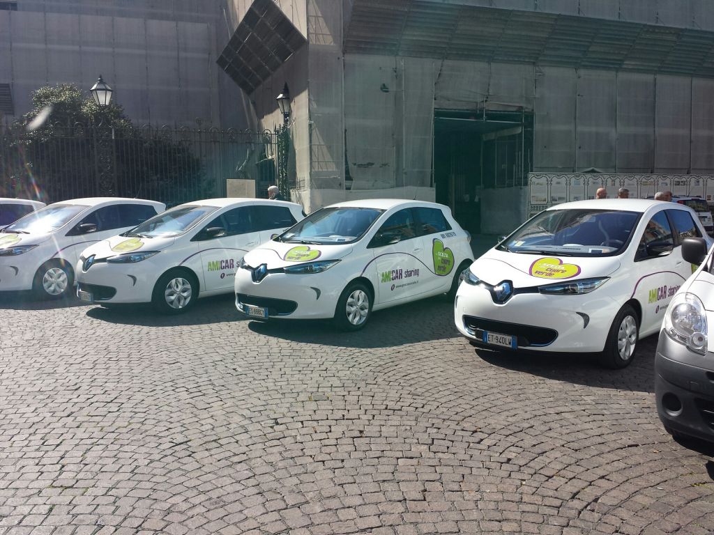 Arriva a Napoli il car sharing elettrico: sperimentazione con undici auto