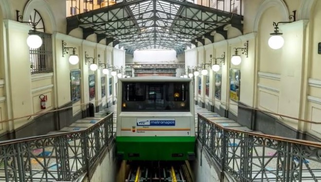 La Funicolare Centrale primo esempio di mezzo di trasporto a sorpresa La Funicolare Centrale primo esempio di mezzo di trasporto a sorpresa