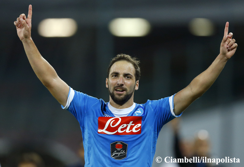 “Il Napoli offre a Higuain un rinnovo da 8 milioni l’anno (clausola a 70)”