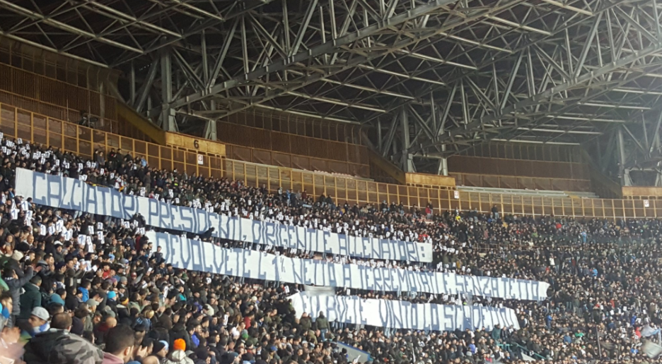 Lo striscione dedicato ai terremotati: “Un contributo è uno scudetto”