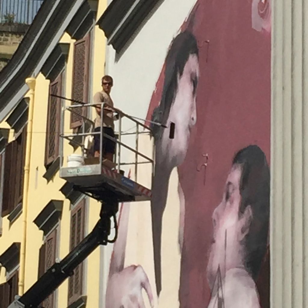 “Resis-tiamo”, il murales di Bosoletti alla Sanità: «Domenica sarò allo stadio»