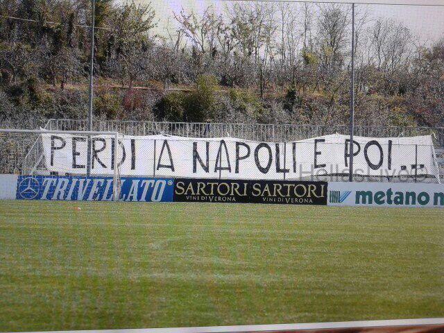 Striscione per il Verona al campo d’allenamento: «Perdi a Napoli e poi…»