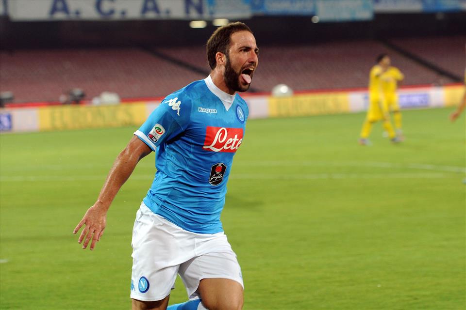 Quarta rimonta casalinga, il 3-1 piace a questo Napoli. Ottava doppietta per Higuain