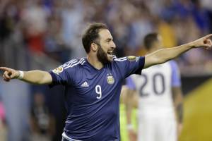 È ‘la noche de Higuain’: contro il Cile per rompere la maledizione (e festeggiare il primo libro Napolista) item-thumbnail