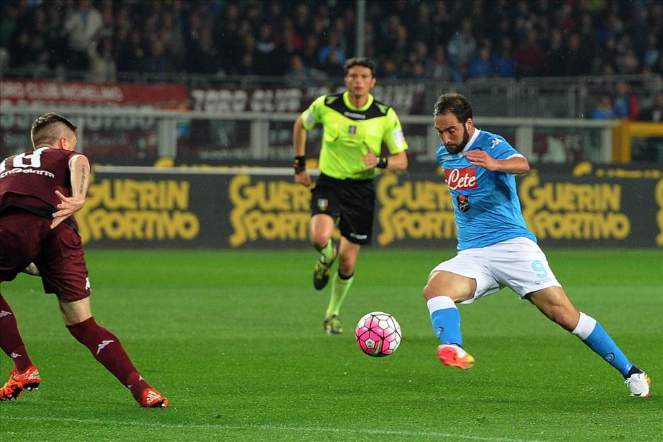 Garlando sulla Gazzetta esalta e consiglia Sarri: «Affrancarsi da un grande Higuain» Garlando sulla Gazzetta esalta e consiglia Sarri: «Affrancarsi da un grande Higuain»