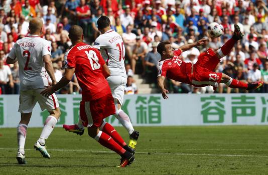 Polonia ai quarti, il primo ottavo dal dischetto: 1-1 nei 120′, splendida rovesciata di Shaqiri Polonia ai quarti, il primo ottavo dal dischetto: 1-1 nei 120′, splendida rovesciata di Shaqiri