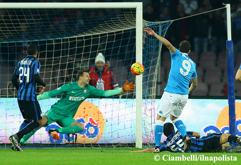 Napoli-Inter 2-1 / Il minuto di silenzio per Luca De Filippo. E ora vi piace ’o presepio?
