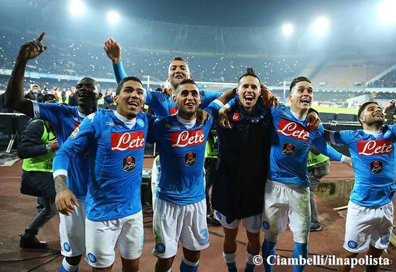 Cara Sky, ma che problema c’è se i giocatori del Napoli festeggiano con i tifosi? Cara Sky, ma che problema c’è se i giocatori del Napoli festeggiano con i tifosi?