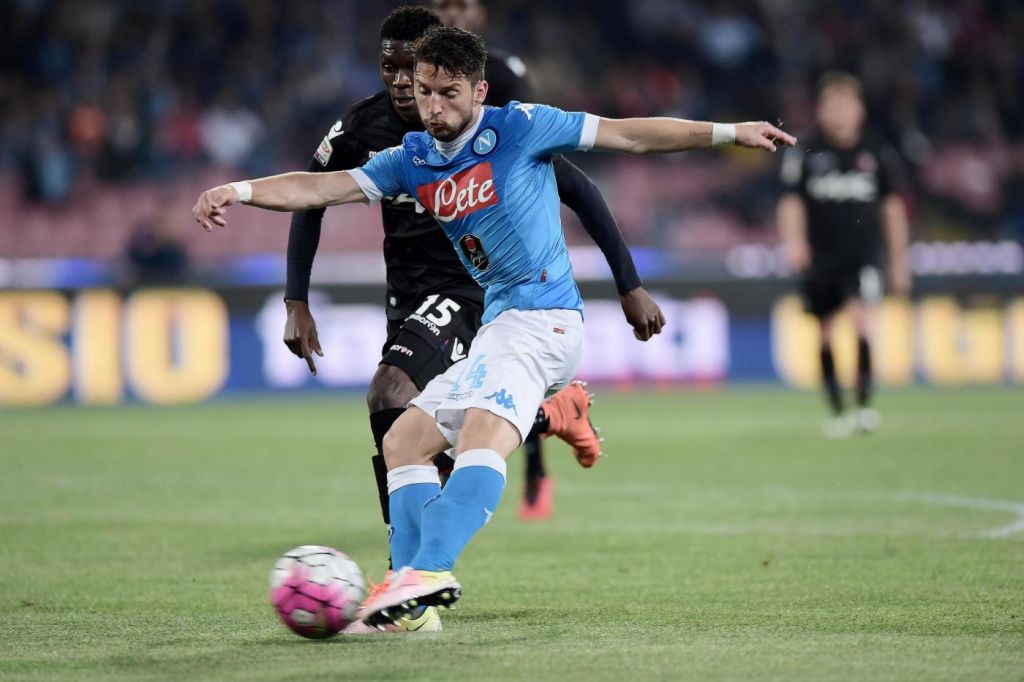 Il Napoli onora la Capri Watch appena finita: 6-0 e il pallone a casa di Mertens