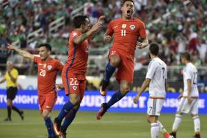Nella notte delle goleade, l’urlo di Edu Vargas: poker per l’ex Napoli, 7-0 per la Roja – VIDEO item-thumbnail