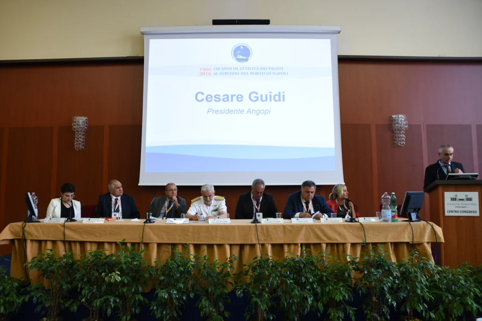 piloti del Porto di Napoli