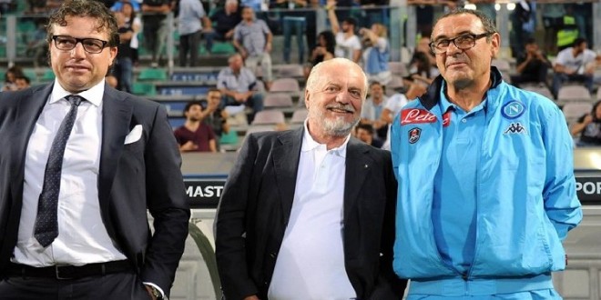 Sarri e De Laurentiis si punzecchiano, intanto lavorano (con Giuntoli) a un grande Napoli