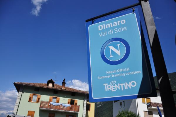 Undici tifosi a Napoli ma a Dimaro più di trentamila