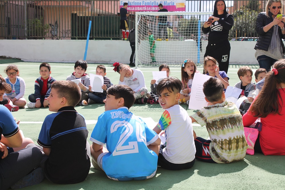 A San Giovanni a Teduccio un campo di calcio per sottrarre i bambini alla camorra