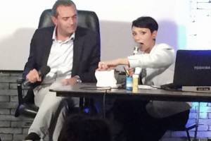 Letterman è avvisato: de Magistris a ruota libera (dalle donne a De Laurentiis fino a un mammt a Renzi) nel salotto di Anna Trieste item-thumbnail