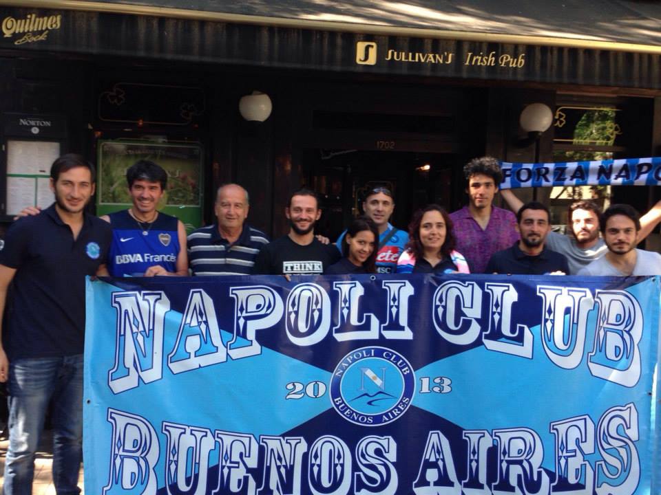 A Buenos Aires, dove il bar è diviso: metà napoletani, metà romanisti