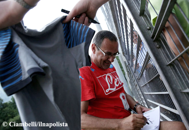 Sarri risponde alle domande dei tifosi: «Impossibile adesso scegliere tra campionato ed Europa League» Sarri risponde alle domande dei tifosi: «Impossibile adesso scegliere tra campionato ed Europa League»