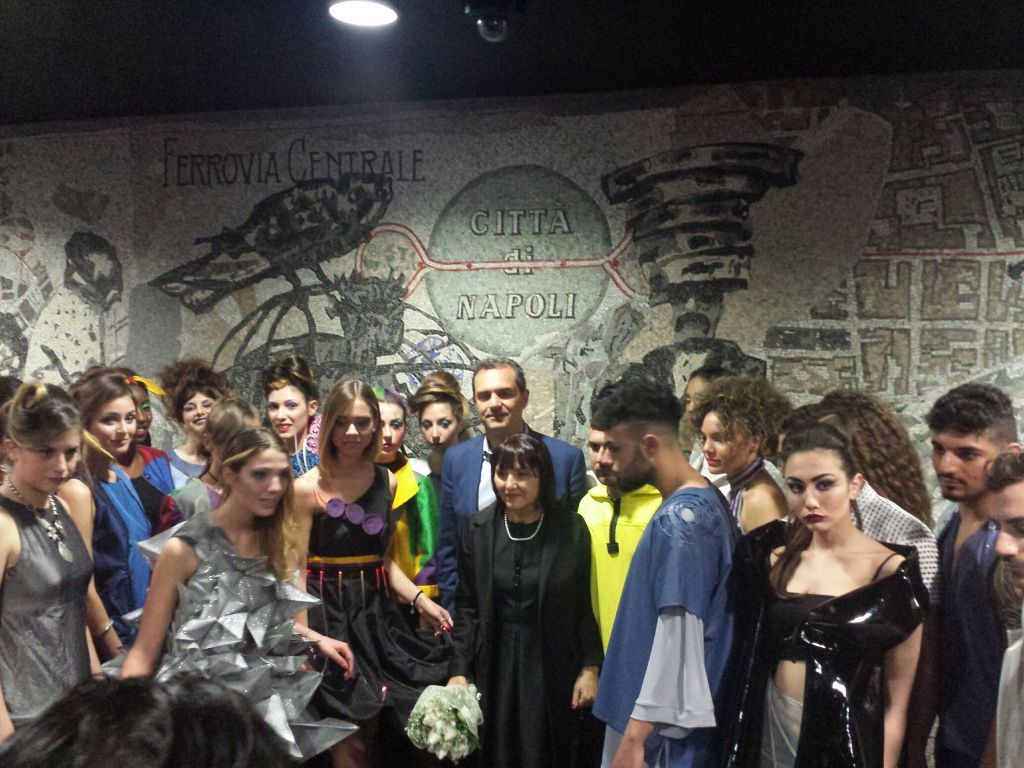 La moda fatta a scuola sfila alla metro Toledo di Napoli