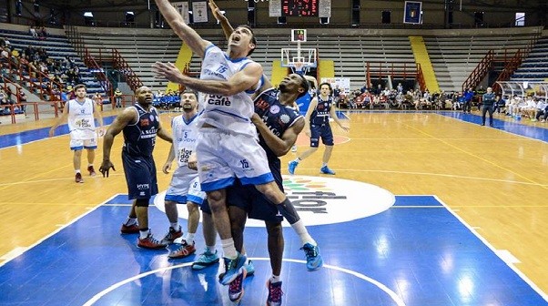 Basket, Cuore Napoli batte Roma 80-75 (con qualche patema d’animo) Basket, Cuore Napoli batte Roma 80-75 (con qualche patema d’animo)