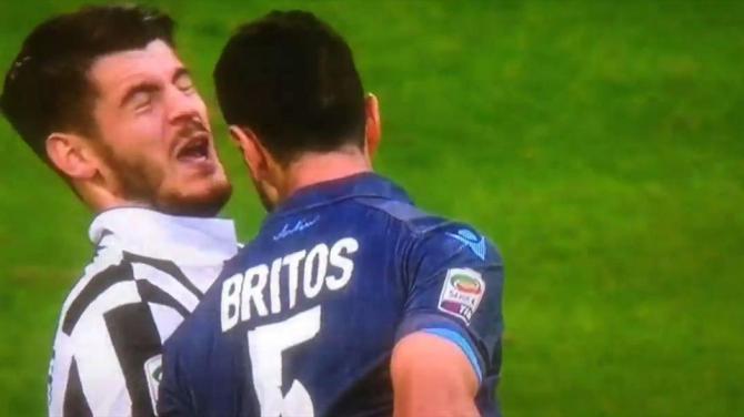 Quando hanno fatto rivedere la capata ‘nmocc di Britos a Morata sotto dovevano scrivere NON RIPETERE A CASA