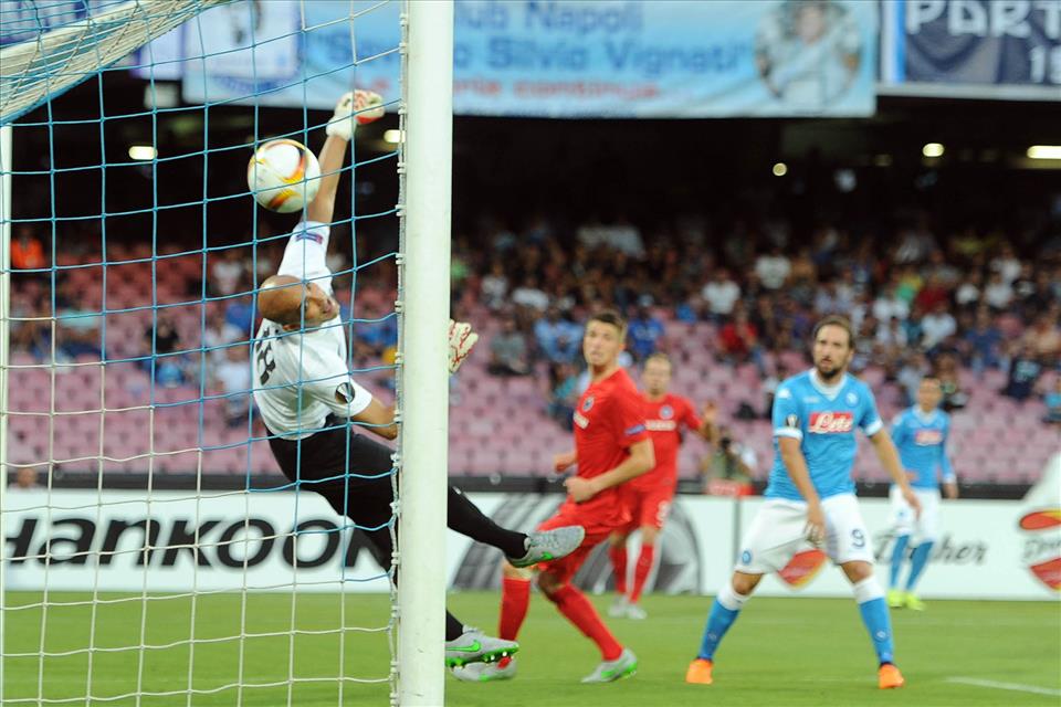 4-3-3, i nuovi acquisti in panchina (tranne Hysaj) e prima vittoria del Napoli di Sarri: 5-0 al Bruges