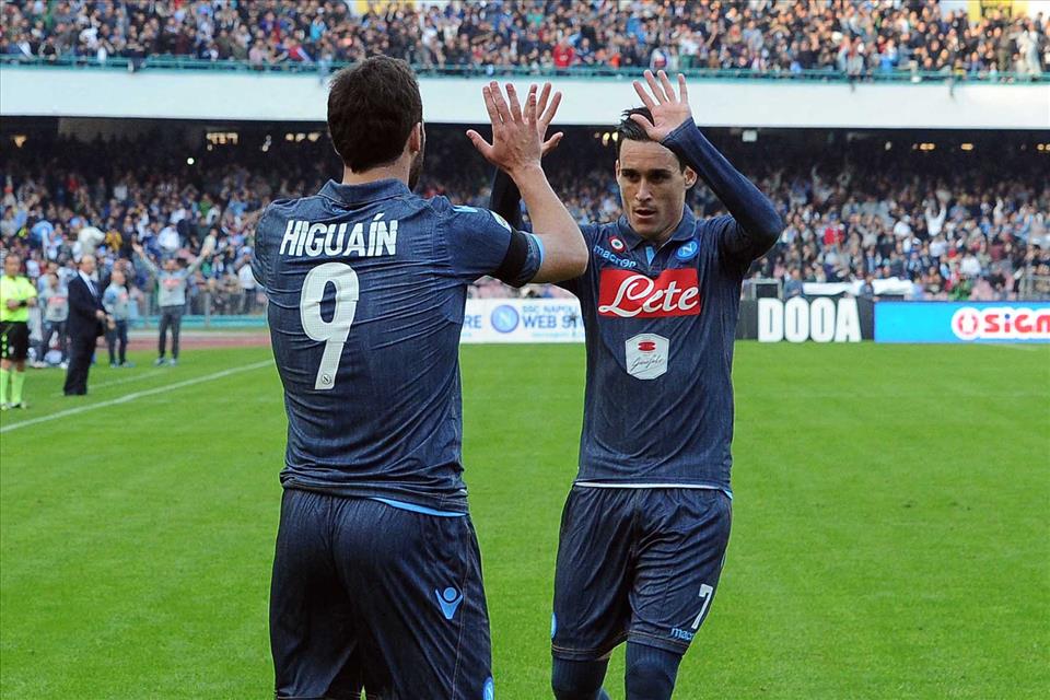 Napoli-Cagliari 3-3, i 10 momenti da ricordare: l’ingresso in campo di Callejon, la camminata di Zeman