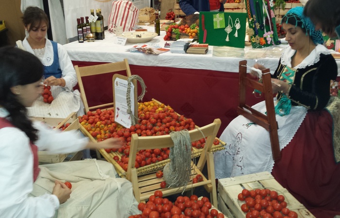 La festa del non lavoro nella Regione che spreca 55 milioni di euro per la Terra dei fuochi La festa del non lavoro nella Regione che spreca 55 milioni di euro per la Terra dei fuochi