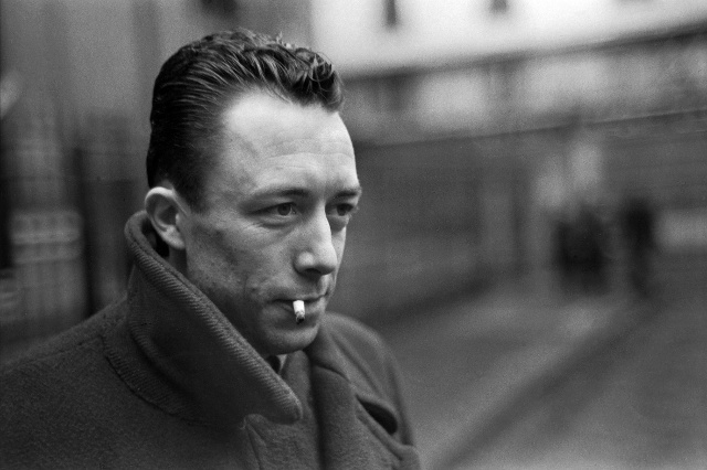 A Parigi senza soldi per l’affitto, andare da Camus e parlargli di Higuain
