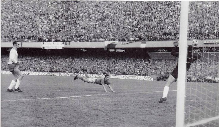 Napoli sa tifare per la Nazionale solo quando il Napoli non va bene Napoli sa tifare per la Nazionale solo quando il Napoli non va bene