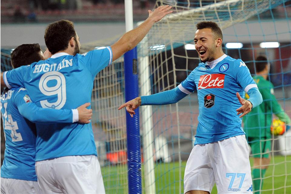 Il Napoli batte il Verona 3-0 (Hamsik sbaglia un rigore) e aspetta l’Inter in Coppa Italia