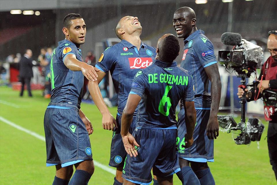 Napoli-Young Boys 3-0: presto pigliate a Britos e fateci toccare la schiena di De Guzman