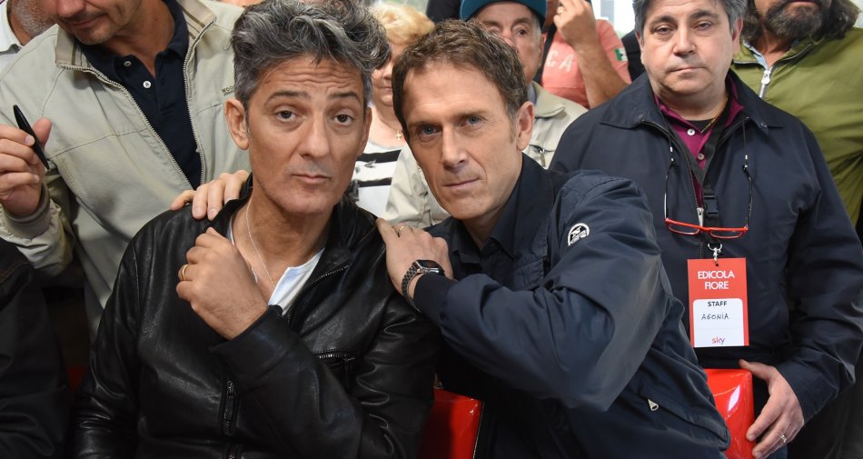 Fiorello trasloca la sua edicola in tv e porta con sé anche De Laurentiis Fiorello trasloca la sua edicola in tv e porta con sé anche De Laurentiis