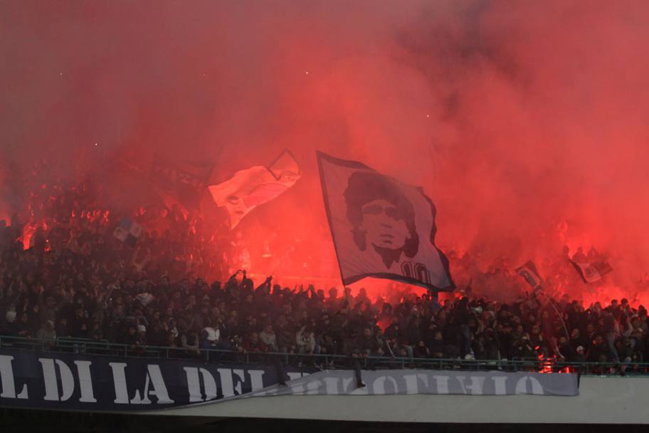 Le telecamere al San Paolo funzionano: daspo a un giovane che in curva accese un fumogeno