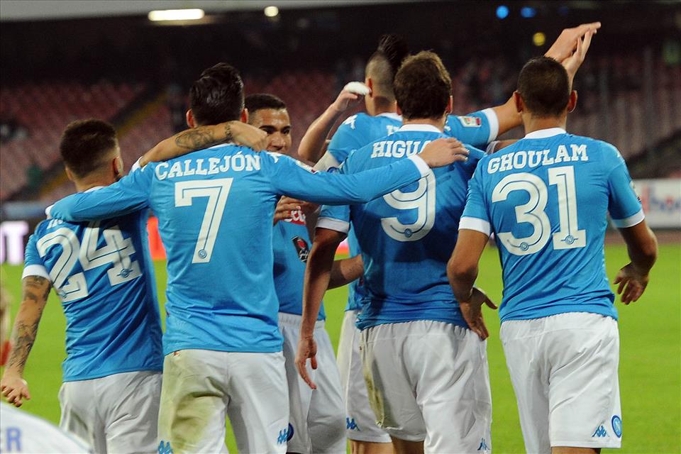 Napoli-Udinese 1-0, maglia sudata a Reina. Ci sarà mai uno striscione d’incoraggiamento al Napoli?