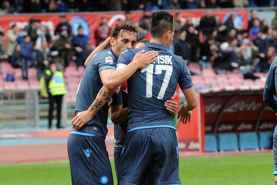 Quel sorriso sulla bocca di Hamsik mentre sta servendo Gabbiadini