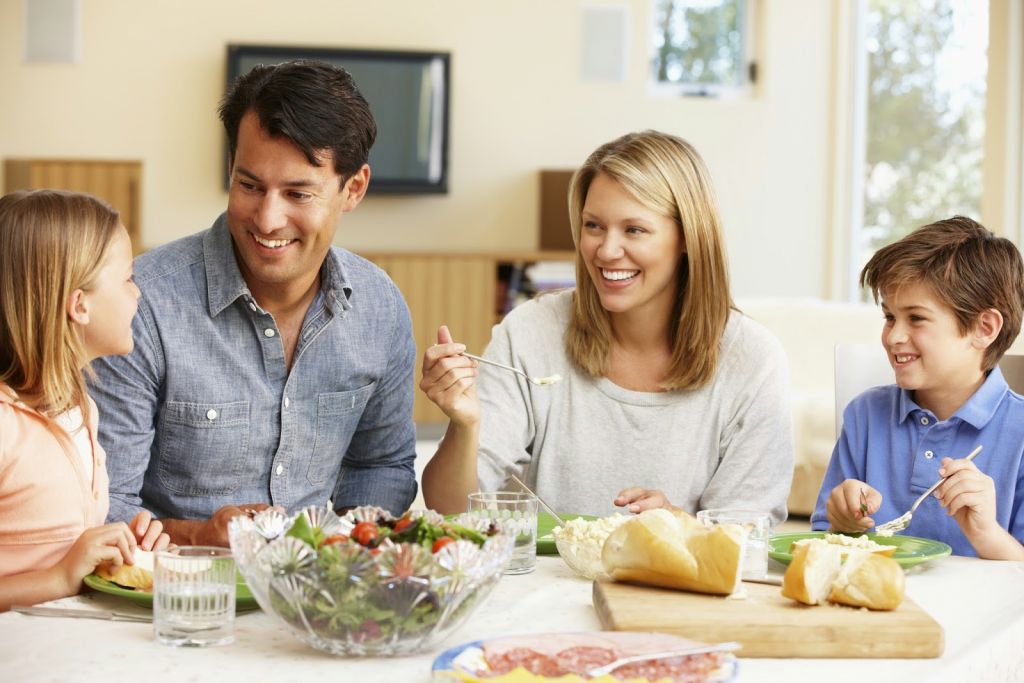 Un giorno all’improvviso, il Napoli diventa la famiglia del Mulino Bianco e dei contratti rinnovati Un giorno all’improvviso, il Napoli diventa la famiglia del Mulino Bianco e dei contratti rinnovati