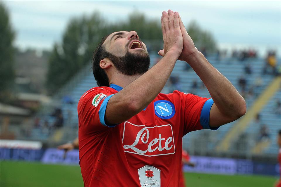 Di ritorno da Empoli sono confuso. Poi una voce mi schiarisce le idee: Napoli, due punti in tre partite Di ritorno da Empoli sono confuso. Poi una voce mi schiarisce le idee: Napoli, due punti in tre partite