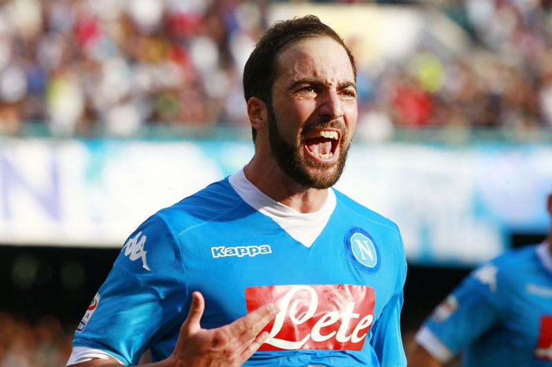 Il Napoli e quell’azzurro ritrovato: quest’anno 24 partite su 29 sono state giocate con la prima maglia