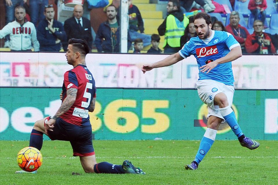Criticare il pari del Napoli col Genoa è surreale. Ottima prova, manca solo il gol. Ci si ricorda del turn over solo quando non si vince Criticare il pari del Napoli col Genoa è surreale. Ottima prova, manca solo il gol. Ci si ricorda del turn over solo quando non si vince