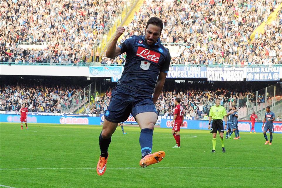 Napoli-Cagliari 3-3, le pagelle: quattro a Callejon e Koulibaly. Si salva solo De Guzman. Bentornati ai tifosi che scompaiono quando si vince