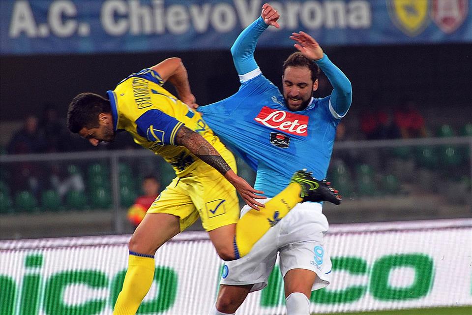 Al gol di Higuain, Bizzarri ha prenotato la visita dall’ortopedico e la tifosa del Chievo ha smesso di gridare