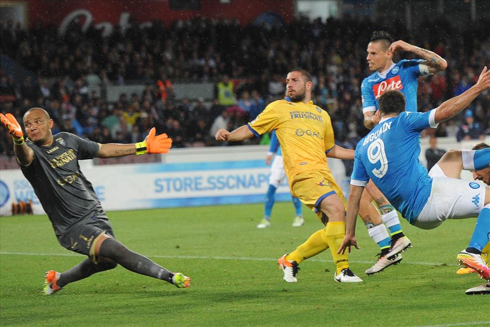 Quest’anno sono più i gol segnati da Higuain che i bestemmioni lanciati da Buffon. #maisuccesso. Onore al più grande bomber di sempre