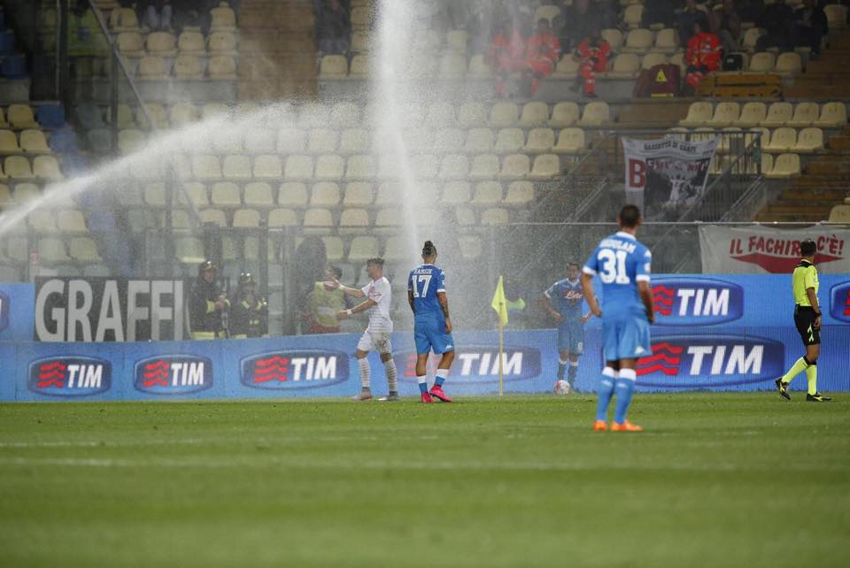 Carpi-Napoli 0-0, mammtweet / L’idrante in faccia a Valdifiori per farlo scetare non la escludiamo come possibilità