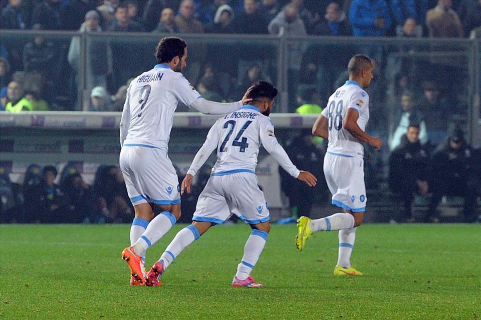I 10 gesti di Atalanta-Napoli: il gol mangiato da Callejon e il rigore sbagliato da Higuain