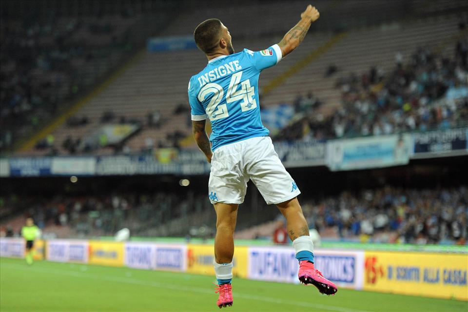 Il campionato del Napoli è appena iniziato… Non ci esaltiamo… Sobrietà… Echilibrio… Felicità… Godo Il campionato del Napoli è appena iniziato… Non ci esaltiamo… Sobrietà… Echilibrio… Felicità… Godo