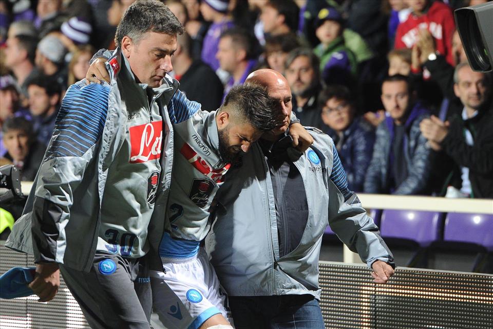 Fiorentina-Napoli 0-1, i 10 gesti: lo slalom gigante di Higuain, la smorfia di dolore di Insigne