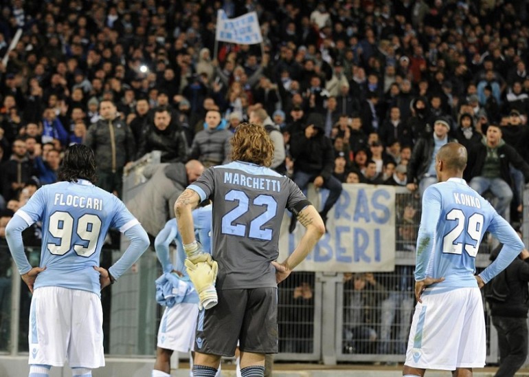 Napoli-Lazio vietata ai tifosi ospiti. Dopo gli incidenti di Napoli-Sampdoria il Casms terrà sotto osservazione i tifosi del Napoli Napoli-Lazio vietata ai tifosi ospiti. Dopo gli incidenti di Napoli-Sampdoria il Casms terrà sotto osservazione i tifosi del Napoli