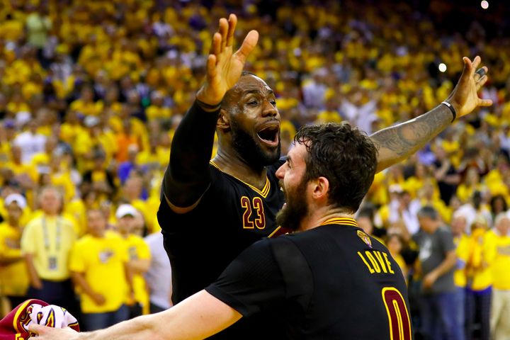 Cleveland e LeBron fanno la storia: 4-3 ai Warriors e primo, incredibile titolo in Ohio