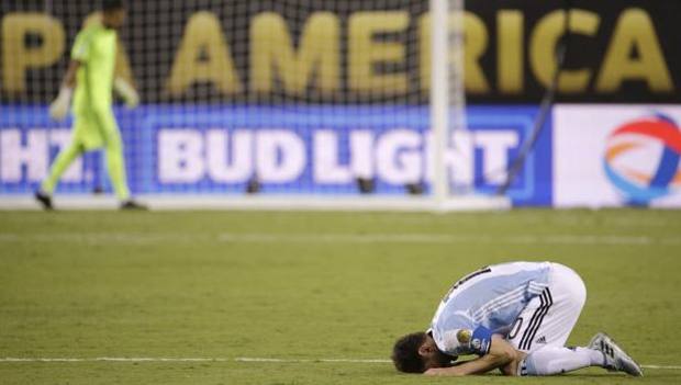 Messi, ora sei libero dall’incubo Maradona. Non lasciare l’Argentina