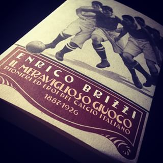 Quando la sfida era tra Napoli e Palermo. Brizzi racconta la nascita del calcio, ma è più enciclopedia che racconto di storie dimenticate